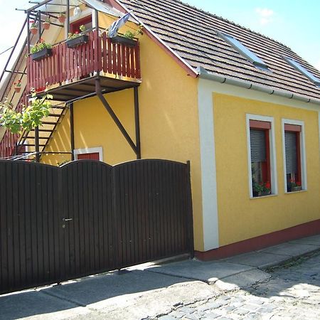 וישגרד Zach Klara Utcai Apartman מראה חיצוני תמונה