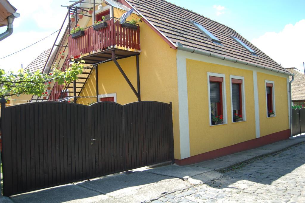 וישגרד Zach Klara Utcai Apartman מראה חיצוני תמונה